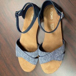 Toms Blue Chambray Sandal Size 7